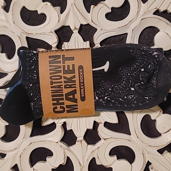 Urban Outfitters ChinaTown Market Smiley Socks - Picture 8 of 8